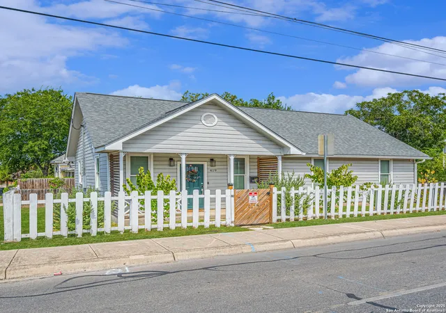 Photo 1 of Single family home for sale at 419 N Hackberry, San Antonio, TX 78202 | MLS# 1898241 | Listing updated on 2026-01-11