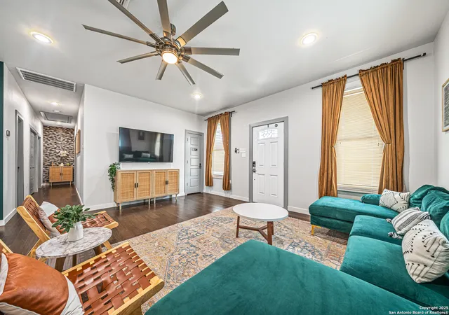 Photo 3 of Single family home for sale at 419 N Hackberry, San Antonio, TX 78202 | MLS# 1898241 | Listing updated on 2026-01-11
