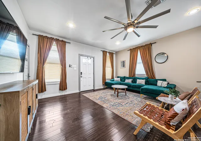 Photo 3 of Single family home for sale at 419 N Hackberry, San Antonio, TX 78202 | MLS# 1898241 | Listing updated on 2026-01-11