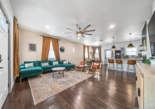 Photo 4 of Single family home for sale at 419 N Hackberry, San Antonio, TX 78202 | MLS# 1898241 | Listing updated on 2026-01-11