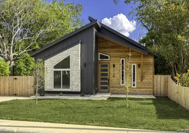 Photo 3 of Sale Pending at 1126 Paso Hondo, San Antonio, TX 78202 | MLS# 1898282 | Listing updated on 2025-10-17