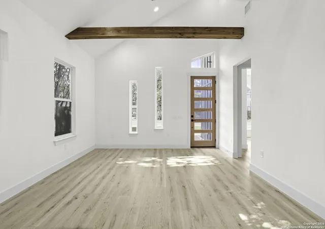 Photo 4 of Sale Pending at 1126 Paso Hondo, San Antonio, TX 78202 | MLS# 1898282 | Listing updated on 2025-10-17