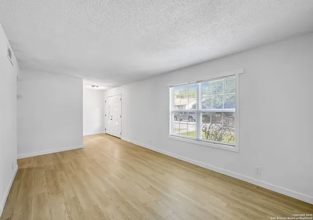 Photo 4 of Sale Pending at 6834 Neston Dr, San Antonio, TX 78239 | MLS# 1898323 | Listing updated on 2026-04-07