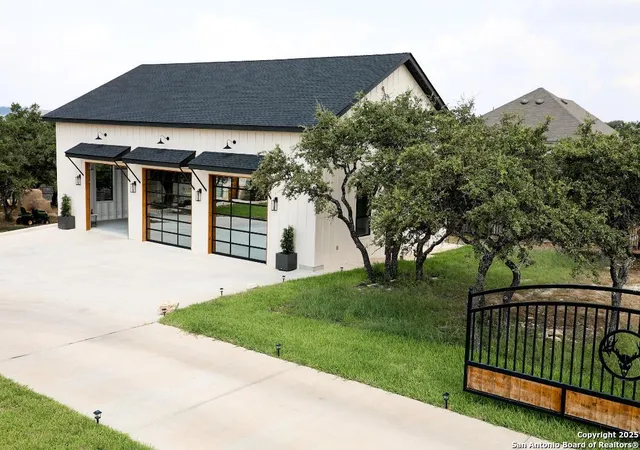Photo 3 of Mansion for sale at 26315 26315 Ralph Fair Rd, Boerne, TX 78015 | MLS# 1898342 | Listing updated on 2025-10-15