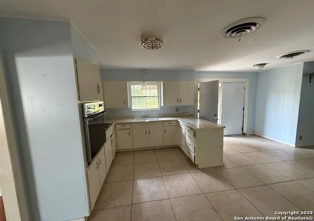 Photo 3 of Sale Pending at 2410 Tyne, San Antonio, TX 78222 | MLS# 1898346 | Listing updated on 2026-03-05