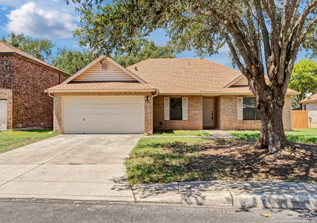 Photo 1 of Sale Pending at 2107 Border Ml Dr, San Antonio, TX 78230 | MLS# 1898351 | Listing updated on 2025-10-02