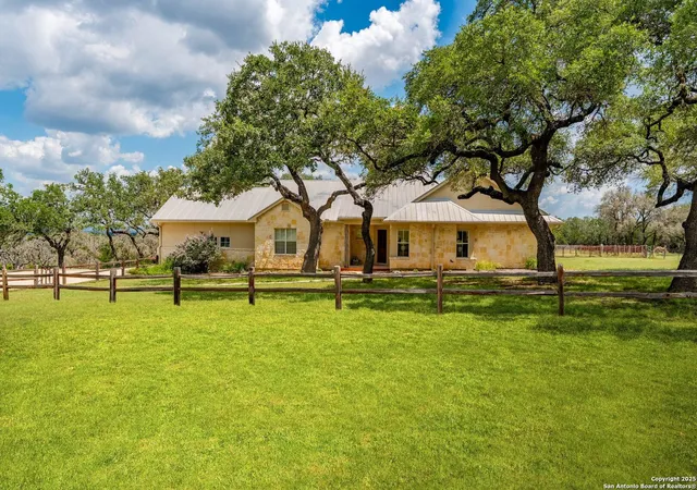 Photo 3 of Sale Pending at 307 Pecan Pkwy, Boerne, TX 78006 | MLS# 1898370 | Listing updated on 2025-10-07