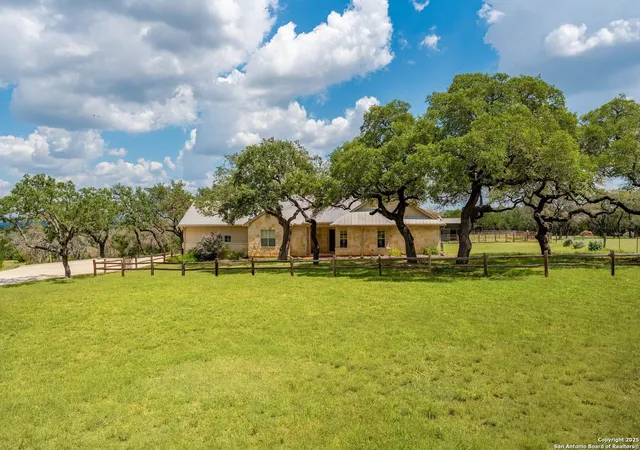 Photo 1 of Sale Pending at 307 Pecan Pkwy, Boerne, TX 78006 | MLS# 1898370 | Listing updated on 2025-10-07