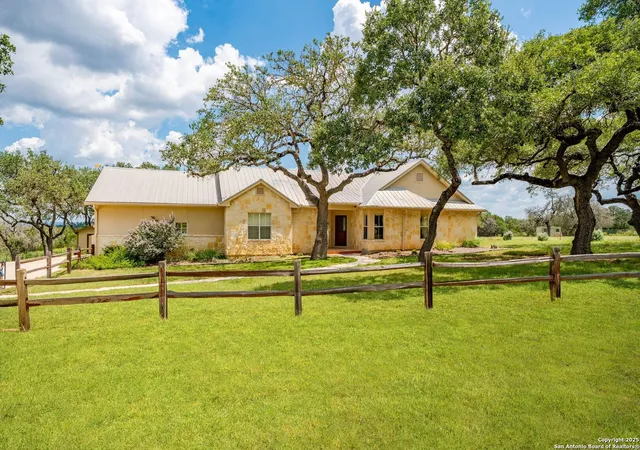 Photo 4 of Sale Pending at 307 Pecan Pkwy, Boerne, TX 78006 | MLS# 1898370 | Listing updated on 2025-10-07