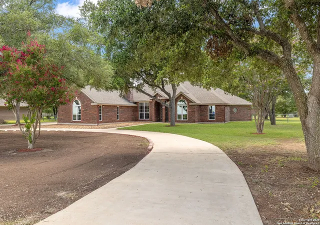 Photo 3 of Sale Pending at 124 County Rd 4712, Castroville, TX 78009 | MLS# 1898396 | Listing updated on 2025-10-30