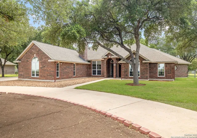 Photo 4 of Sale Pending at 124 County Rd 4712, Castroville, TX 78009 | MLS# 1898396 | Listing updated on 2025-10-30