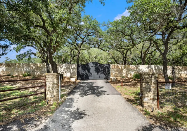Photo 4 of Sale Pending at 30350 Ralph Fair Rd, Boerne, TX 78015 | MLS# 1898441 | Listing updated on 2025-10-22