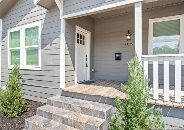 2nd image of 1735 Center, San Antonio, TX 78202 | MLS# 1898478