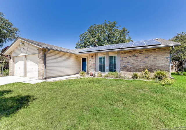 Photo 2 of Sale Pending at 6747 Country Swan, San Antonio, TX 78240 | MLS# 1898517 | Listing updated on 2025-10-07