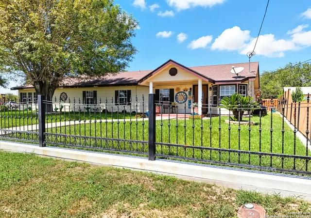 Photo 1 of Single family home for sale at 705 Starr, Crystal City, TX 78839 | MLS# 1898537 | Listing updated on 2026-02-26