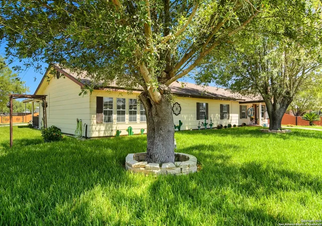 Photo 3 of Single family home for sale at 705 Starr, Crystal City, TX 78839 | MLS# 1898537 | Listing updated on 2026-02-26