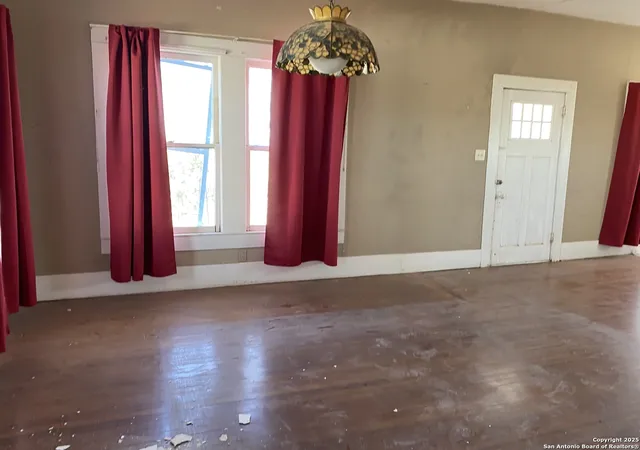 Photo 4 of Single family home for sale at 100 Hillcrest Rd, Del Rio, TX 78840 | MLS# 1898543 | Listing updated on 2025-10-27