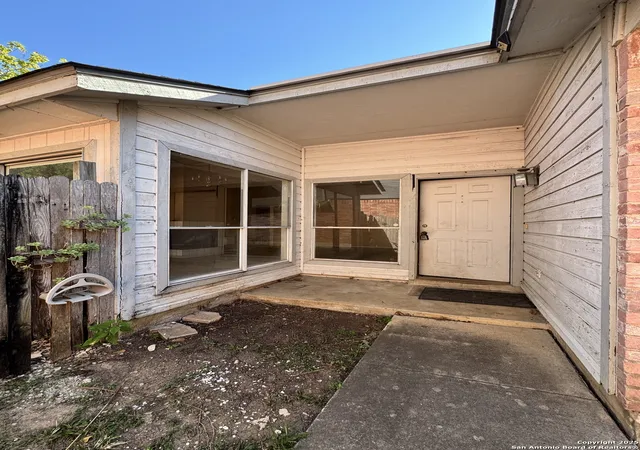 Photo 2 of Sale Pending at 5814 Spring Cabin, San Antonio, TX 78247 | MLS# 1898579 | Listing updated on 2025-11-01