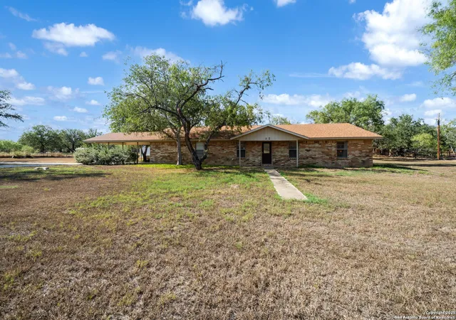 Photo 1 of Single family home for sale at 82 Pulliam, Pleasanton, TX 78064 | MLS# 1898584 | Listing updated on 2026-01-09