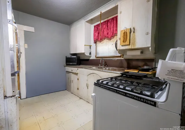 Homes for sale in San Antonio, TX | 2040 W Laurel, San Antonio, TX 78201 | MLS# 1898634