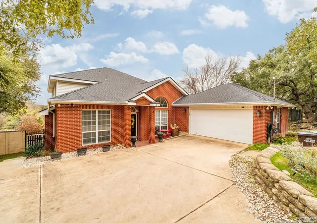 Photo 2 of Sale Pending at 105 Breeze, San Antonio, TX 78260 | MLS# 1898652 | Listing updated on 2026-01-05