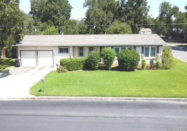 Photo 3 of Single family home for sale at 1202 27Th Street, Hondo, TX 78861 | MLS# 1898686 | Listing updated on 2025-11-16