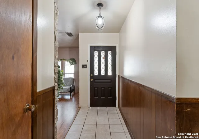 Photo 4 of Single family home for sale at 127 Roesler, San Antonio, TX 78220 | MLS# 1898689 | Listing updated on 2025-10-14