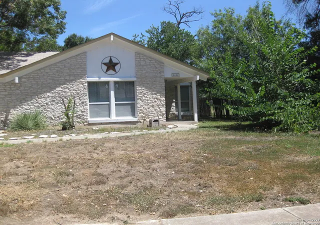 Photo 1 of Sale Pending at 5406 Clover Dr, San Antonio, TX 78228 | MLS# 1898713 | Listing updated on 2026-01-29