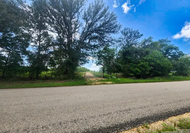 image of 950 Highsmith Rd, Luling, TX 78648 | MLS# 1898730
