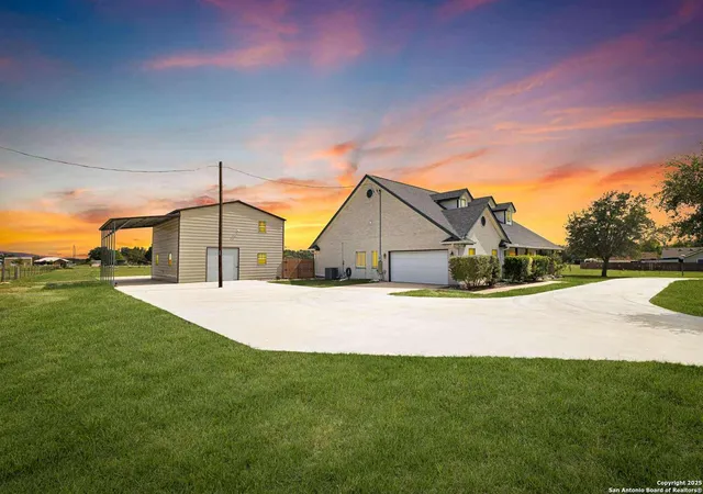 2nd image of 142 Shannon Ridge, Floresville, TX 78114 | MLS# 1898735