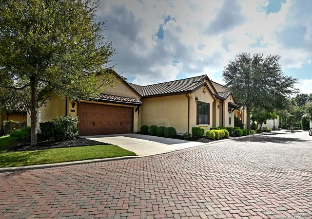 Photo 3 of Sale Pending at 1414 W Bitters Rd #18, San Antonio, TX 78248 | MLS# 1898751 | Listing updated on 2025-12-11