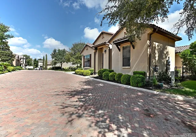 Photo 3 of Sale Pending at 1414 W Bitters Rd #18, San Antonio, TX 78248 | MLS# 1898751 | Listing updated on 2025-12-11