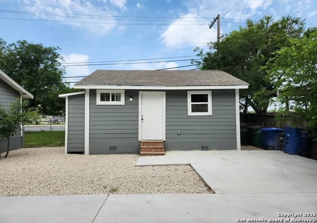 Photo 3 of Multi family home for sale at 1916 Cupples, San Antonio, TX 78226 | MLS# 1898816 | Listing updated on 2026-03-04