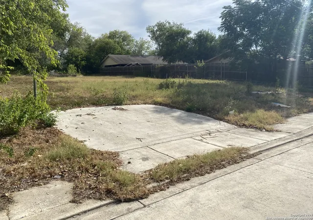 2nd image of 5124 E Hayden Dr, San Antonio, TX 78242 | MLS# 1898861