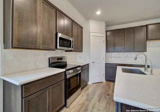 Photo 3 of Sale Pending at 943 Cloud Sky Rd, New Braunfels, TX 78130 | MLS# 1898902 | Listing updated on 2026-01-12