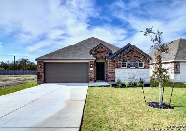 Photo 1 of Sale Pending at 943 Cloud Sky Rd, New Braunfels, TX 78130 | MLS# 1898902 | Listing updated on 2026-01-12