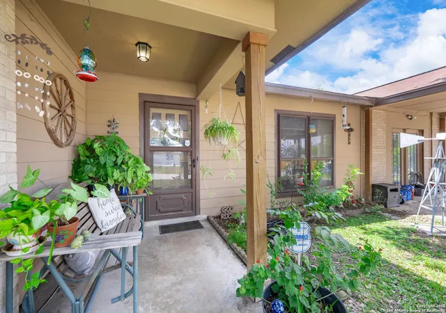 Photo 2 of Sale Pending at 1215 Starhaven Pl, San Antonio, TX 78227 | MLS# 1898904 | Listing updated on 2026-03-24