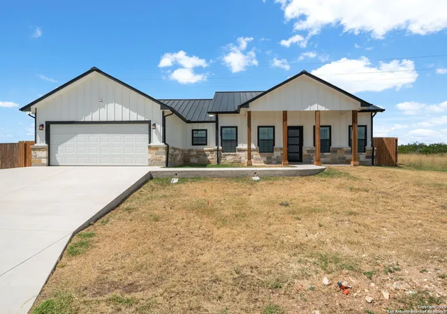 3rd image of 21 Hope Pl, Uvalde, TX 78801 | MLS# 1898924