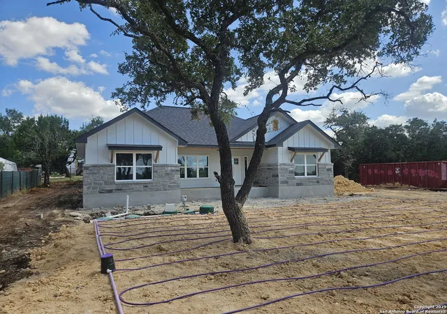 Photo 2 of Sale Pending at 535 Buck Run, Canyon Lake, TX 78133 | MLS# 1898926 | Listing updated on 2025-10-30