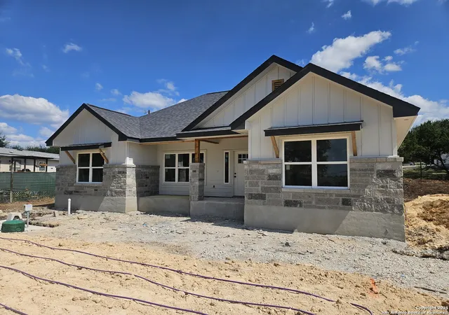 Photo 1 of Sale Pending at 535 Buck Run, Canyon Lake, TX 78133 | MLS# 1898926 | Listing updated on 2025-10-30