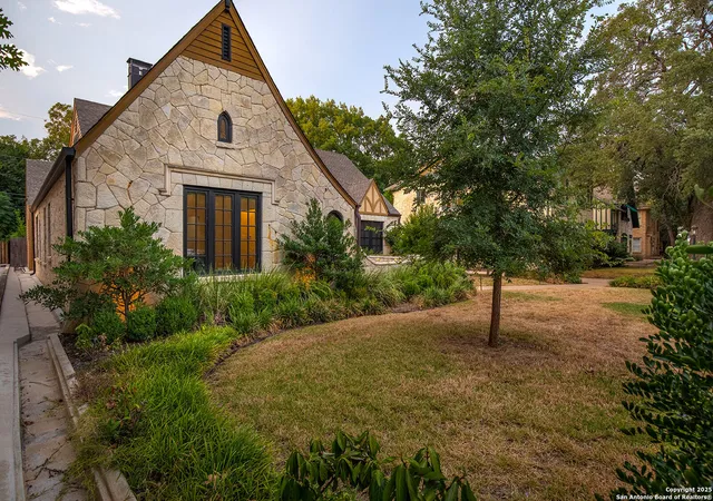 Photo 3 of Sale Pending at 215 E Rosewood, San Antonio, TX 78212 | MLS# 1898945 | Listing updated on 2025-09-23