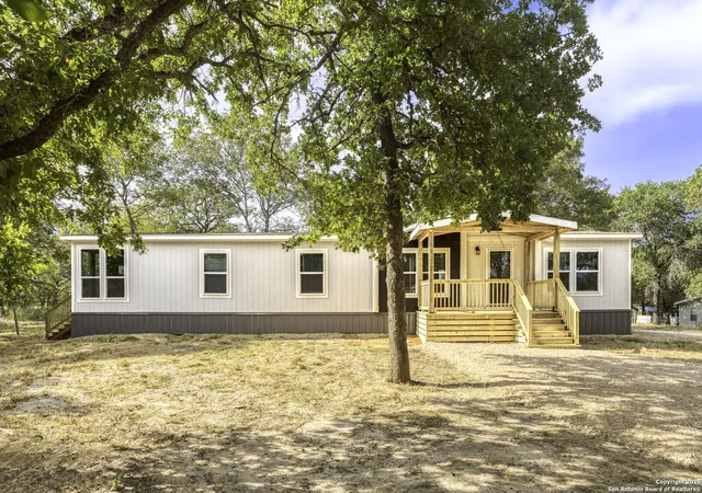 Photo 2 of Manufactured home for sale at 294 Hickory Run, La Vernia, TX 78121 | MLS# 1899007 | Listing updated on 2025-11-12