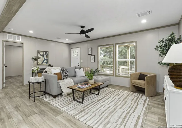Photo 4 of Manufactured home for sale at 294 Hickory Run, La Vernia, TX 78121 | MLS# 1899007 | Listing updated on 2025-11-12