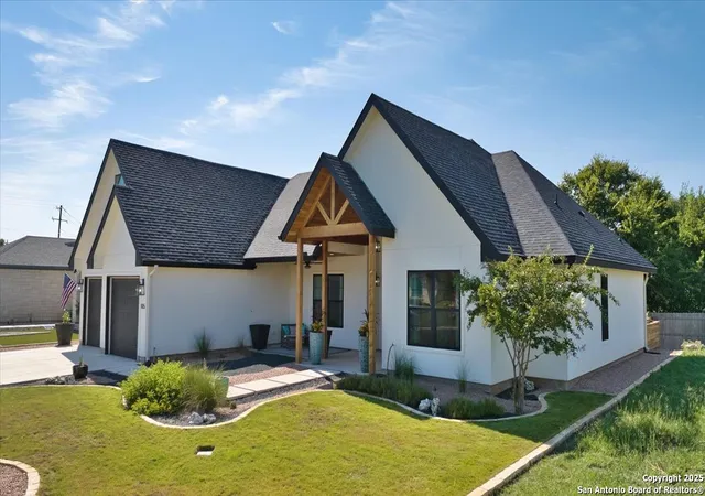 1st image of 105 Parlin Ln, Fredericksburg, TX 78624 | MLS# 1899053