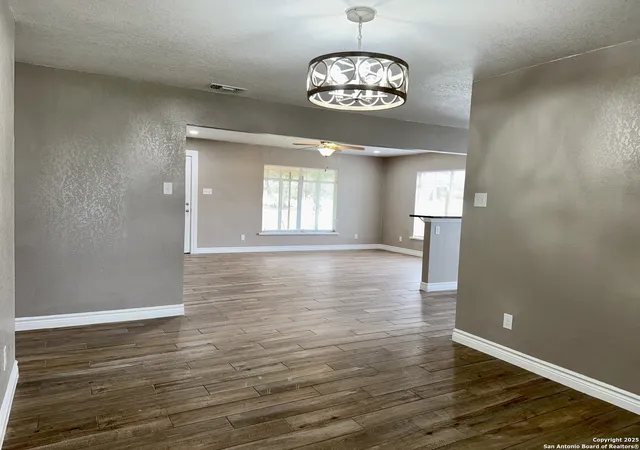 Photo 4 of Single family home for sale at 267 Crestview, San Antonio, TX 78201 | MLS# 1899060 | Listing updated on 2025-09-19