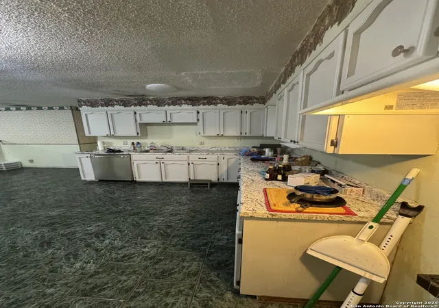 Photo 4 of Sale Pending at 2727 Coldstream St, San Antonio, TX 78224 | MLS# 1899068 | Listing updated on 2025-12-01