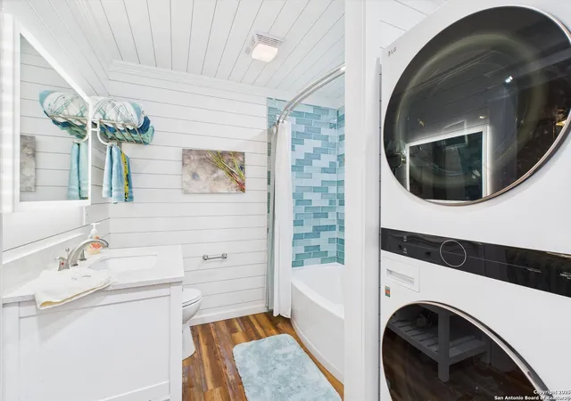 Photo 4 of Single family home for sale at 718 N N Live Oak St, Rockport, TX 78382 | MLS# 1899083 | Listing updated on 2026-01-02