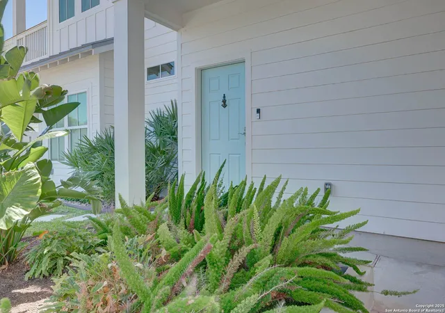 Photo 3 of Single family home for sale at 636 Light, Port Aransas, TX 78373 | MLS# 1899085 | Listing updated on 2025-10-09
