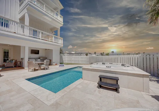 Photo 3 of Single family home for sale at 636 Light, Port Aransas, TX 78373 | MLS# 1899085 | Listing updated on 2025-10-09