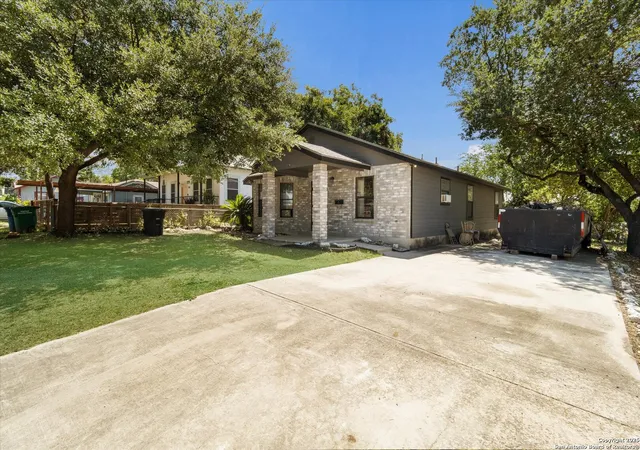 Photo 1 of Sale Pending at 274 Weaver St, San Antonio, TX 78210 | MLS# 1899101 | Listing updated on 2025-10-15